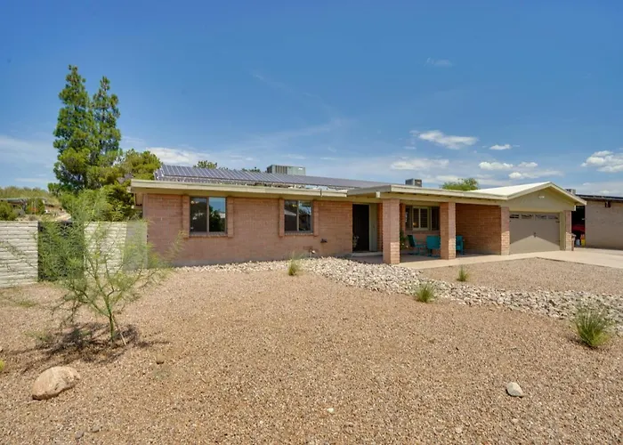 Holiday home Family-friendly Retreat W/ Pool & Yard! *