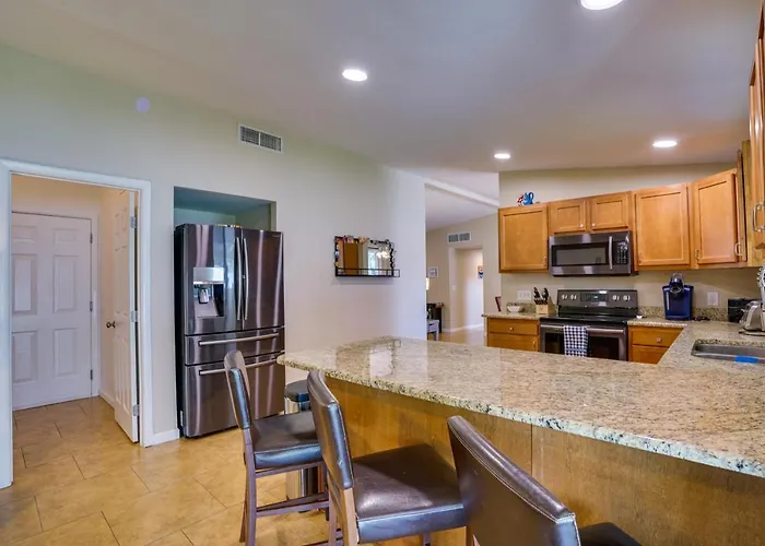 Holiday home Family-friendly Retreat W/ Pool & Yard!