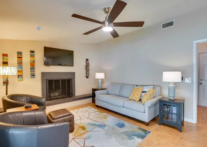 Holiday home Family-friendly Retreat W/ Pool & Yard! *