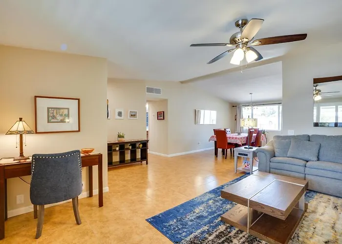 Holiday home Family-friendly Retreat W/ Pool & Yard!